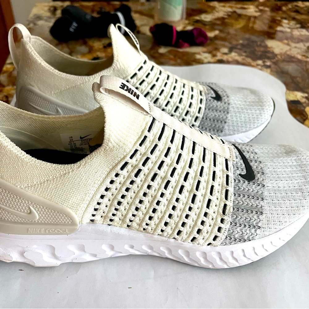 Nike Unisex React Phantom Run Flyknit 2 Running S… - image 1